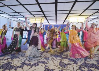 Delta Hotels Baltimore Hunt Valley Hindu Wedding | Keyuri & Prit | Bride Family Garba Dance